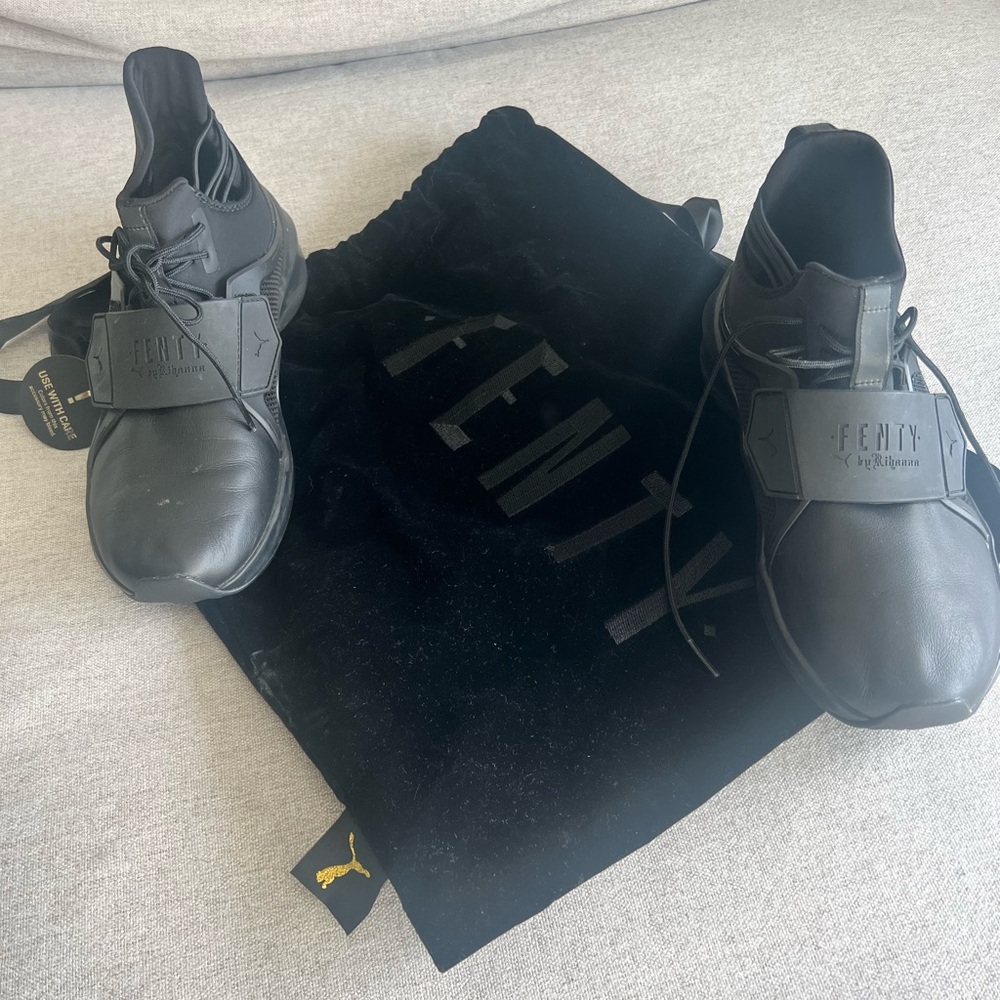 Fenty by Rihanna WOMEN’S 7 shoe (with bag)